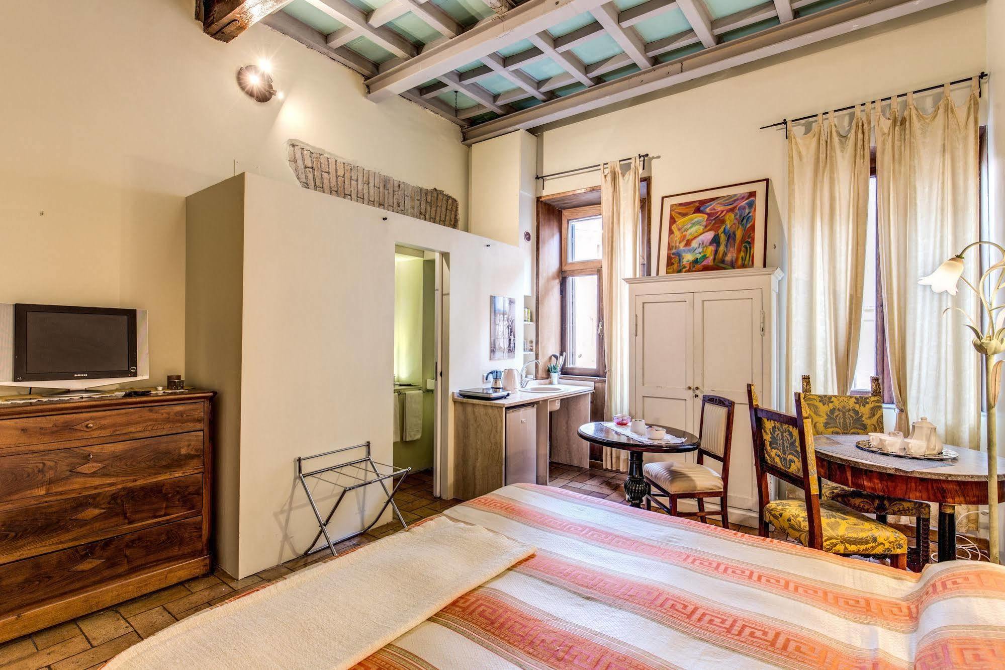 La Casa Del Capitano Hotel Rome Exterior photo