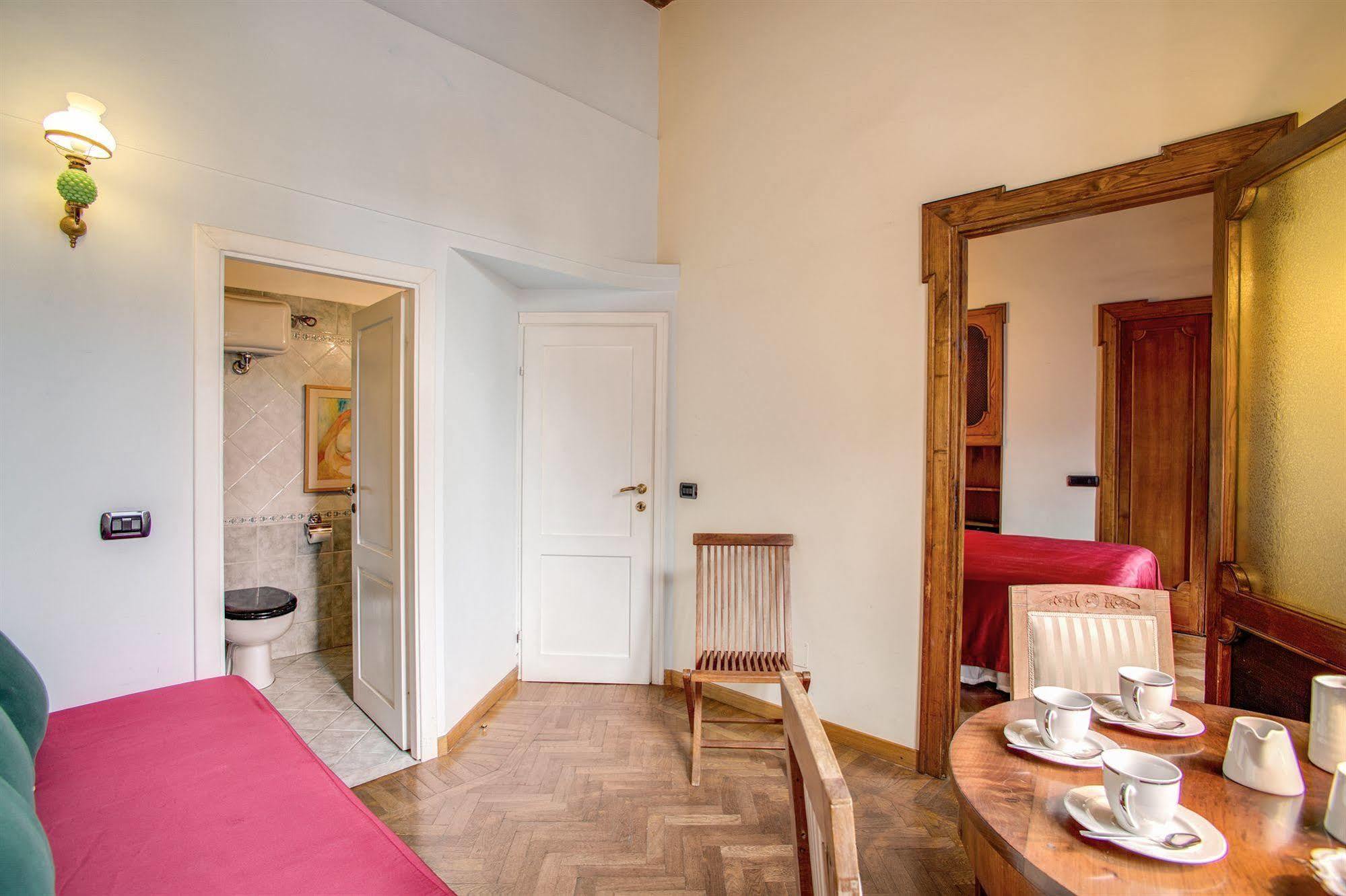La Casa Del Capitano Hotel Rome Exterior photo